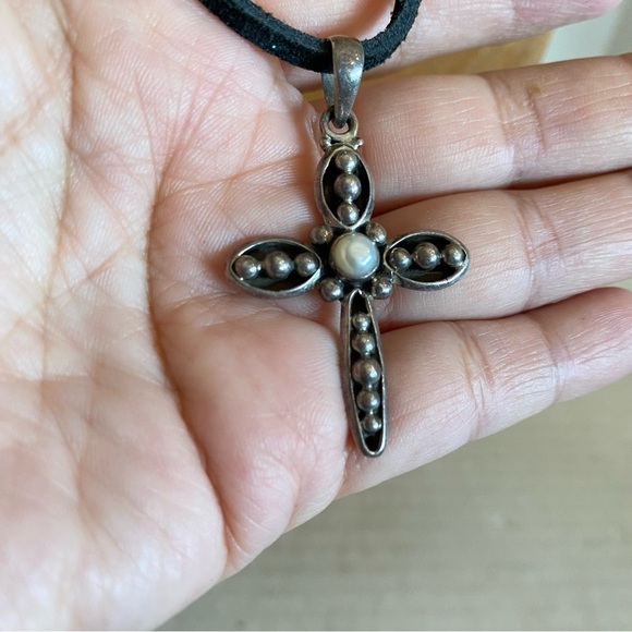 Silpada 925 Sterling Silver Cross Pearl Credence Pendant Leather Necklace - Picture 10 of 12